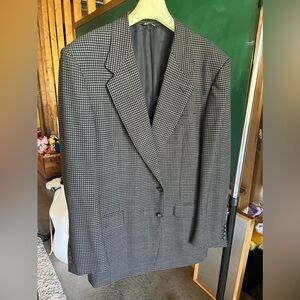 Canali blazer. Houndstooth. No size tags. measurements fit 46L. Navy and tan.
